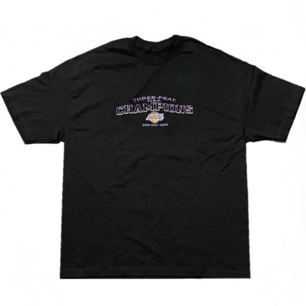 Los Angeles Lakers three 3 peat t shirt 2000 2001 2002 Size XL NBA Black Yellow